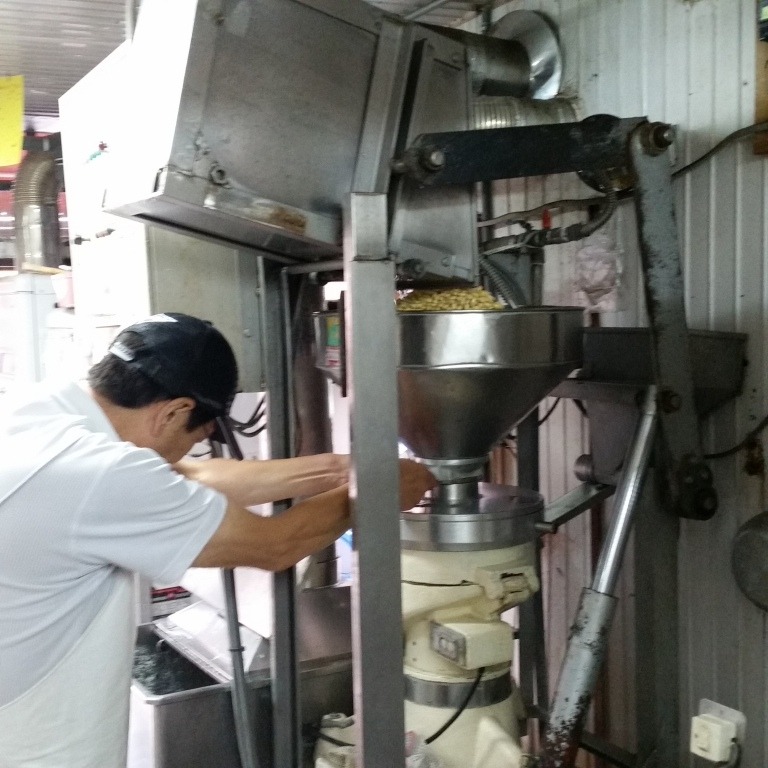 Grinding soybean to powder